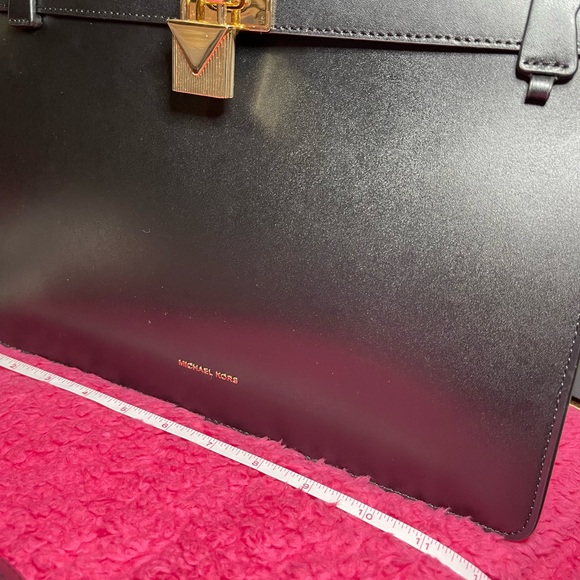 ❌SOLD❌💐💐MICHAEL KORS CROSSBODY 💐💐 - Picture 8 of 11